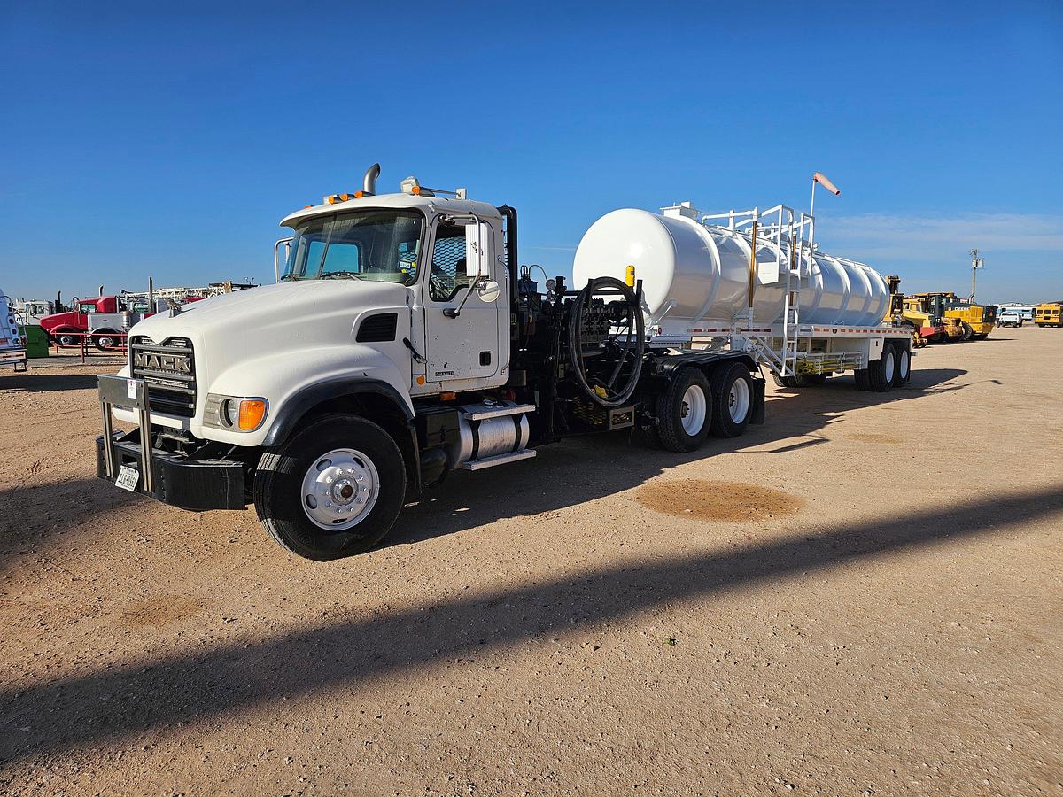 Used 2005 MACK T/A KILL TRUCK & 2013 TROXELL 130BBL KILL TRAILER