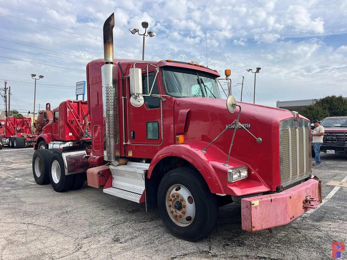 Used 2008 KENWORTH T800 T/A 36” SLEEPER TRUCK