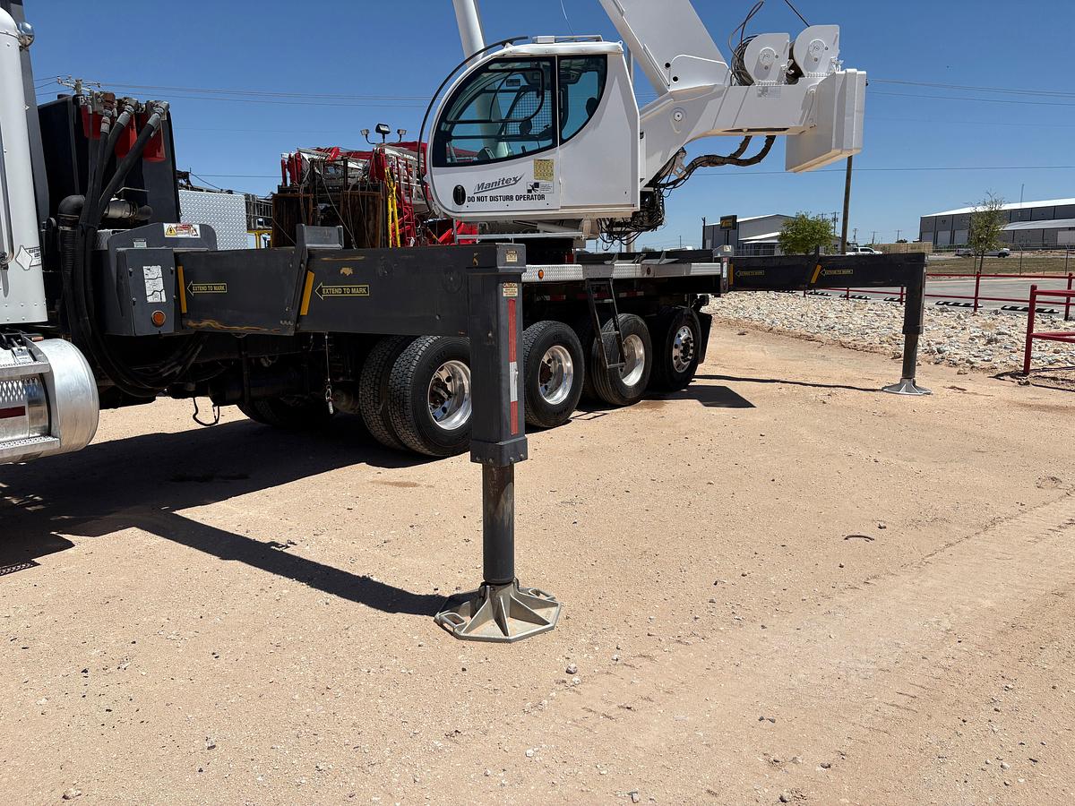 Used MANITEX 50155SHL 50-TON CRANE MTD ON 2013 PETERBILT 367 DAYCAB TRUCK
