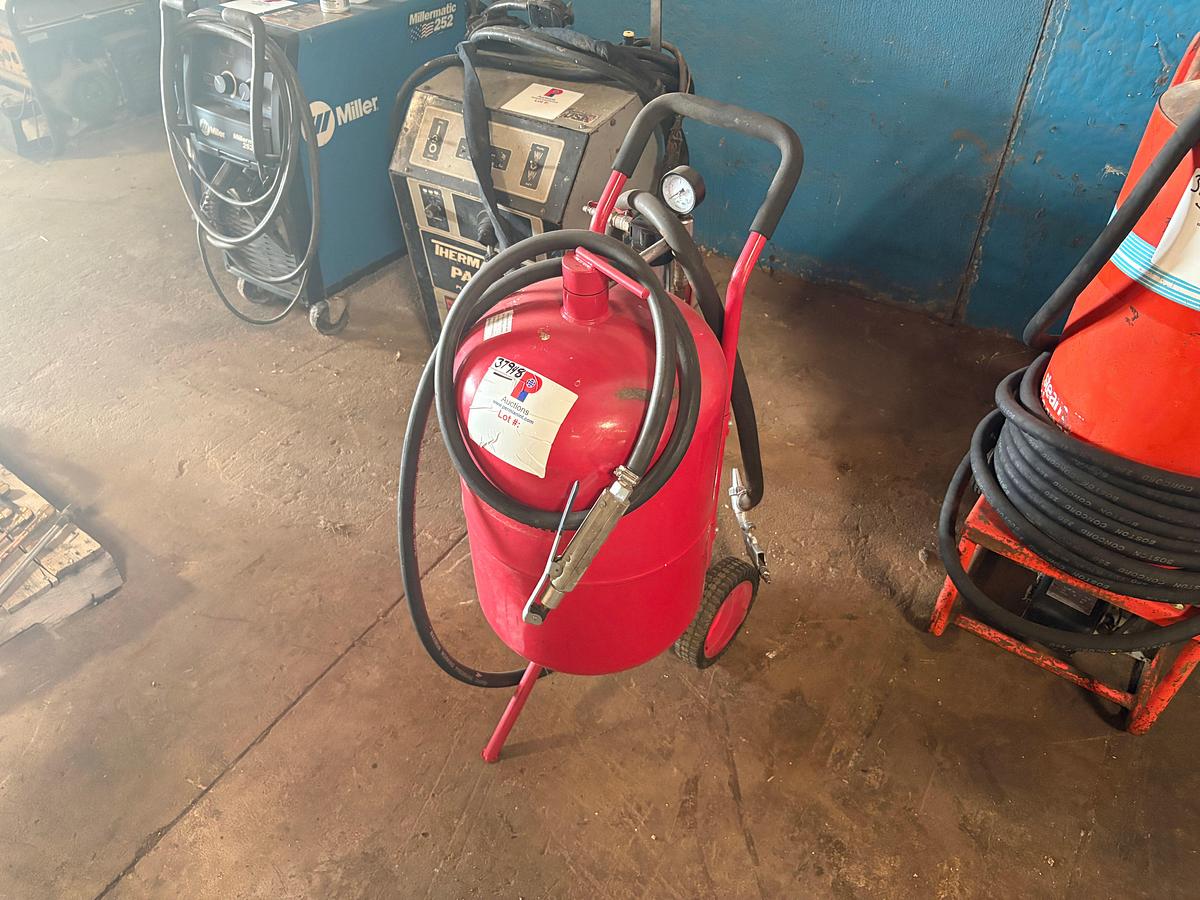 Used Jobsmart portable abrasive blaster