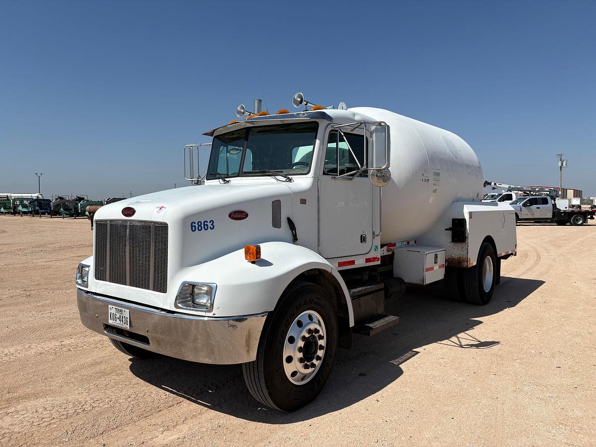 Used 2004 PETERBILT 330 S/A DAYCAB PROPANE TRUCK