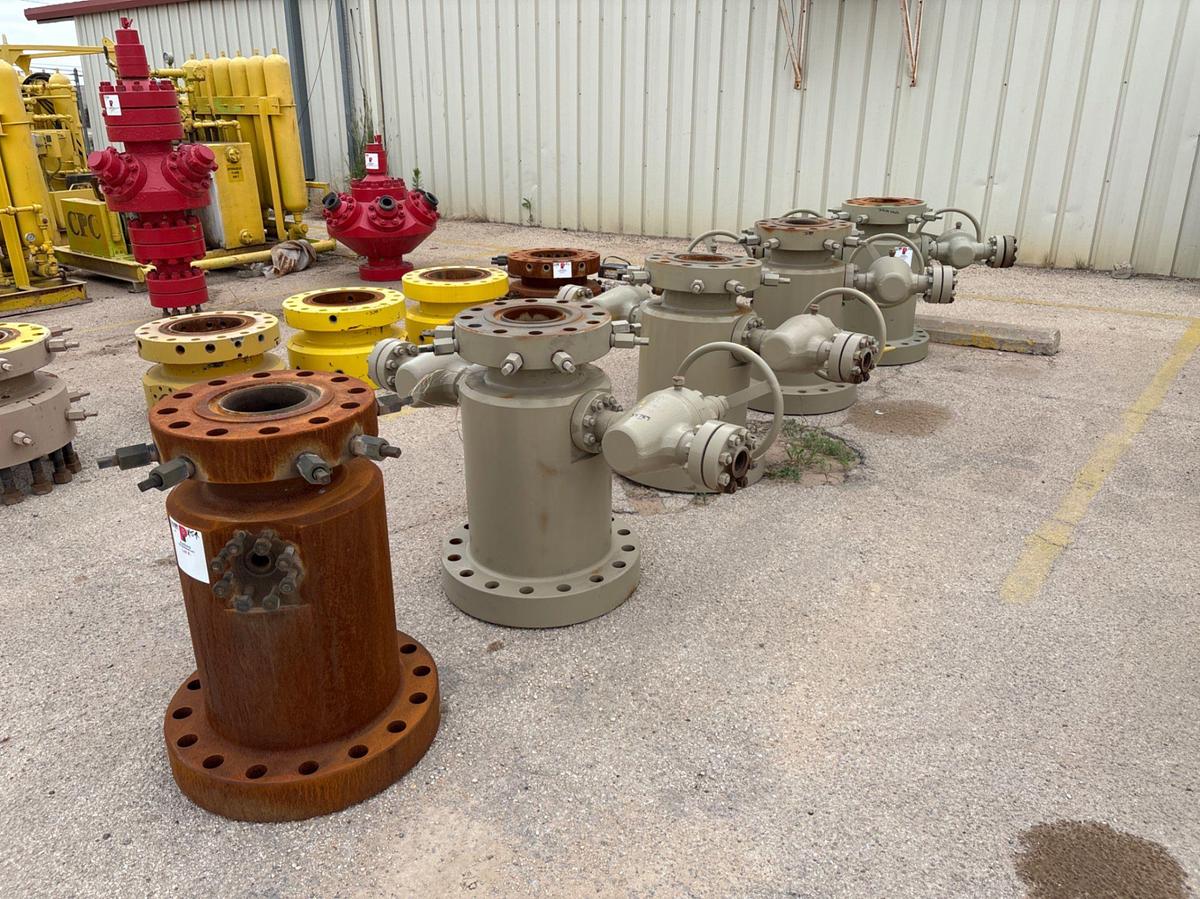 Used (5x$) (5) 7-1/16” x 13-5/8” tubing heads w/ 1-13/16” 10k gate valves