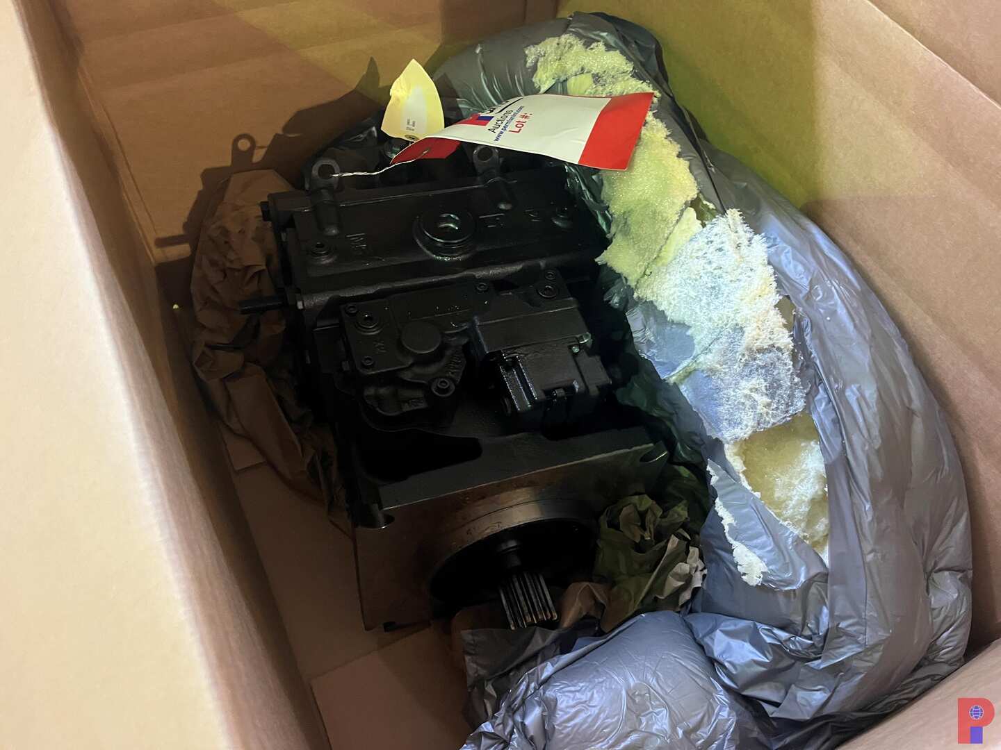 Used NEW / UNUSED SAUER DANFOSS 180CC HYDRAULIC PUMP P/N 83061571
