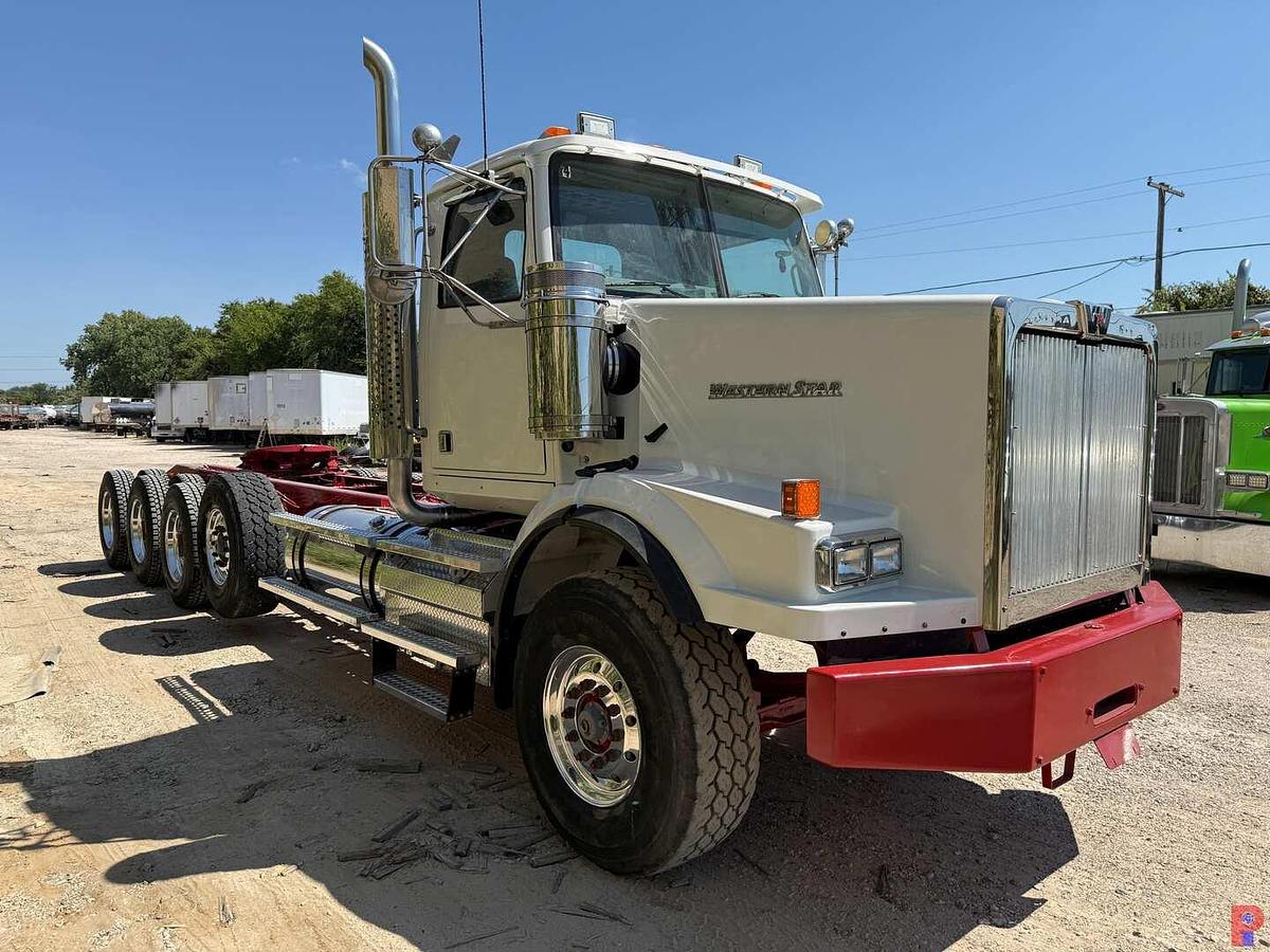 Used 2012 WESTERN STAR 4900 SA 4-AXLE TRI-DRIVE HEAVY HAUL TRUCK TRACTOR