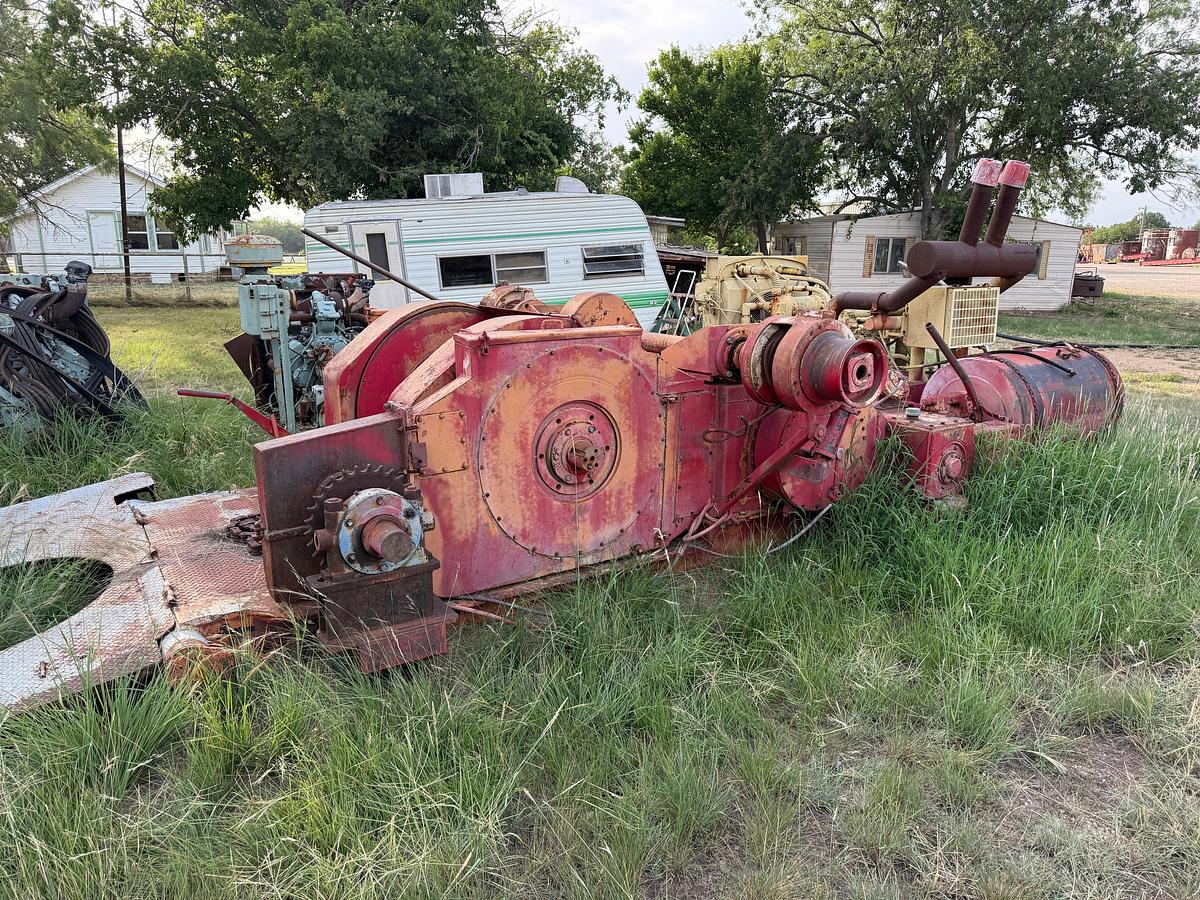 Used WILSON SD DRAWWORKS W/ AIR CLUTCH P/B CUMMINS 903 V8 DIESEL ENGINE