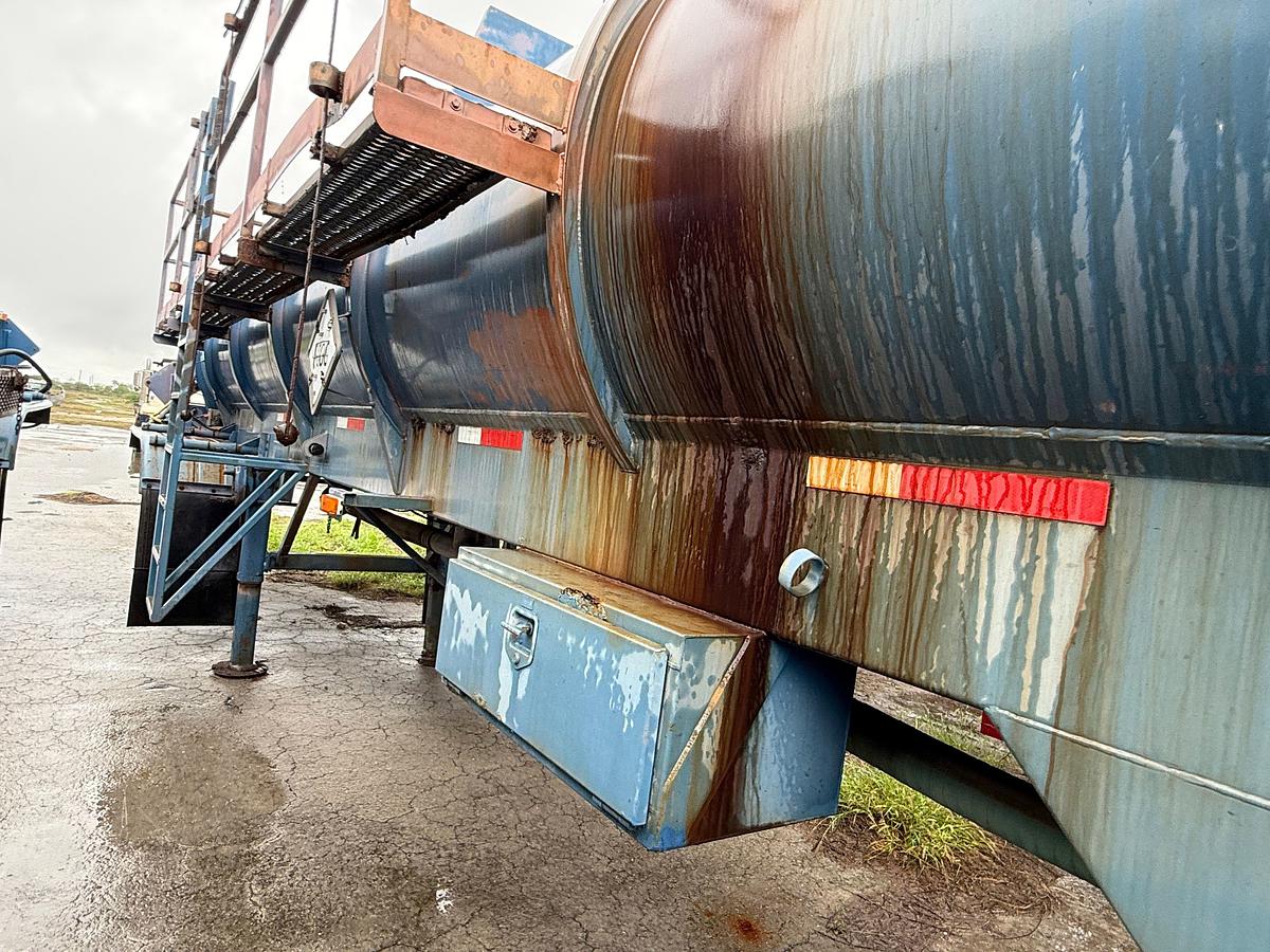 Used 2005 WORLEY WELDING WORKS 5,000 GAL 3-COMP ACID TRANSPORT TRAILER