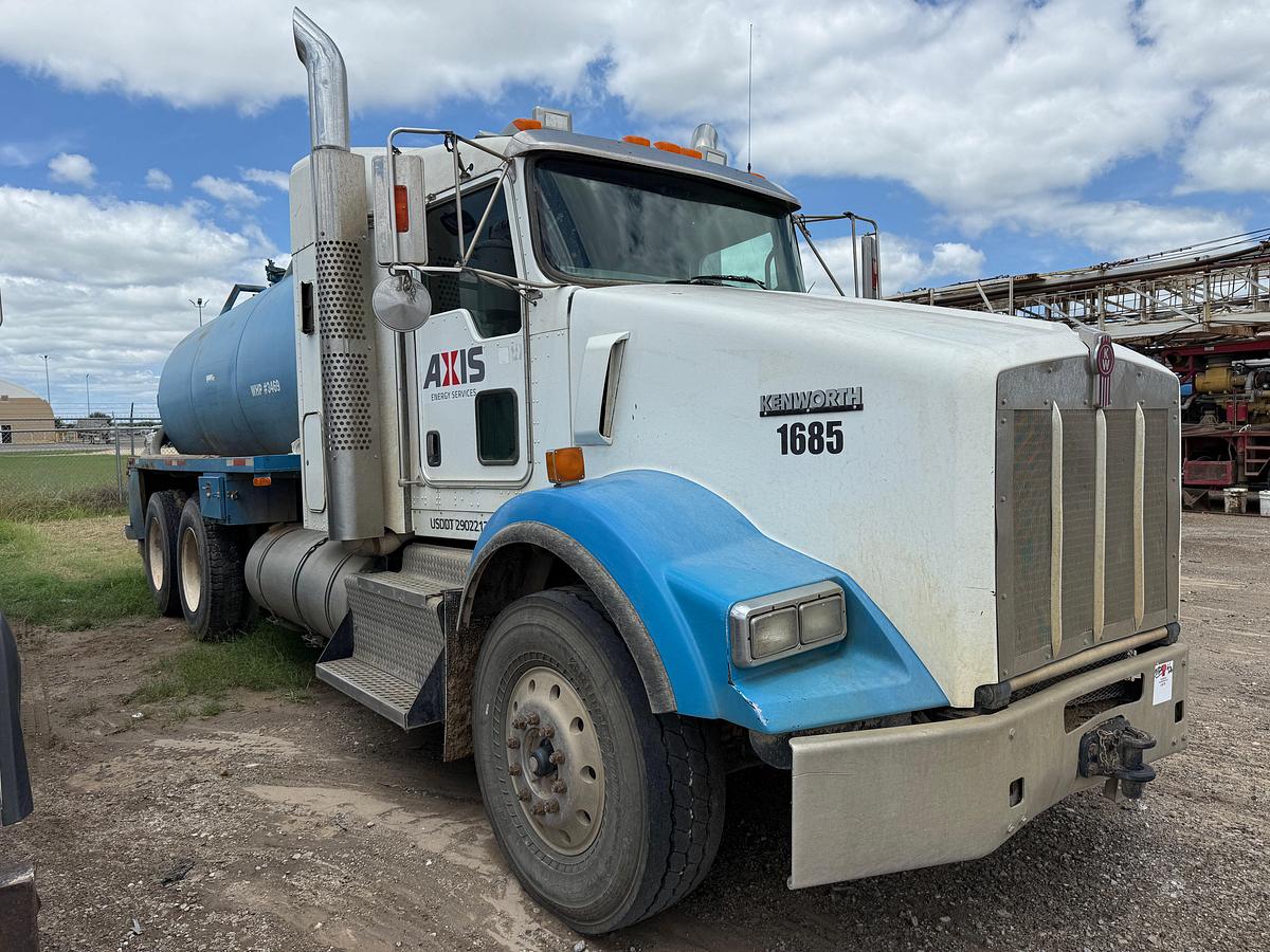 Used 2011 KENWORTH T800 T/A 80-BBL VACUUM TRUCK