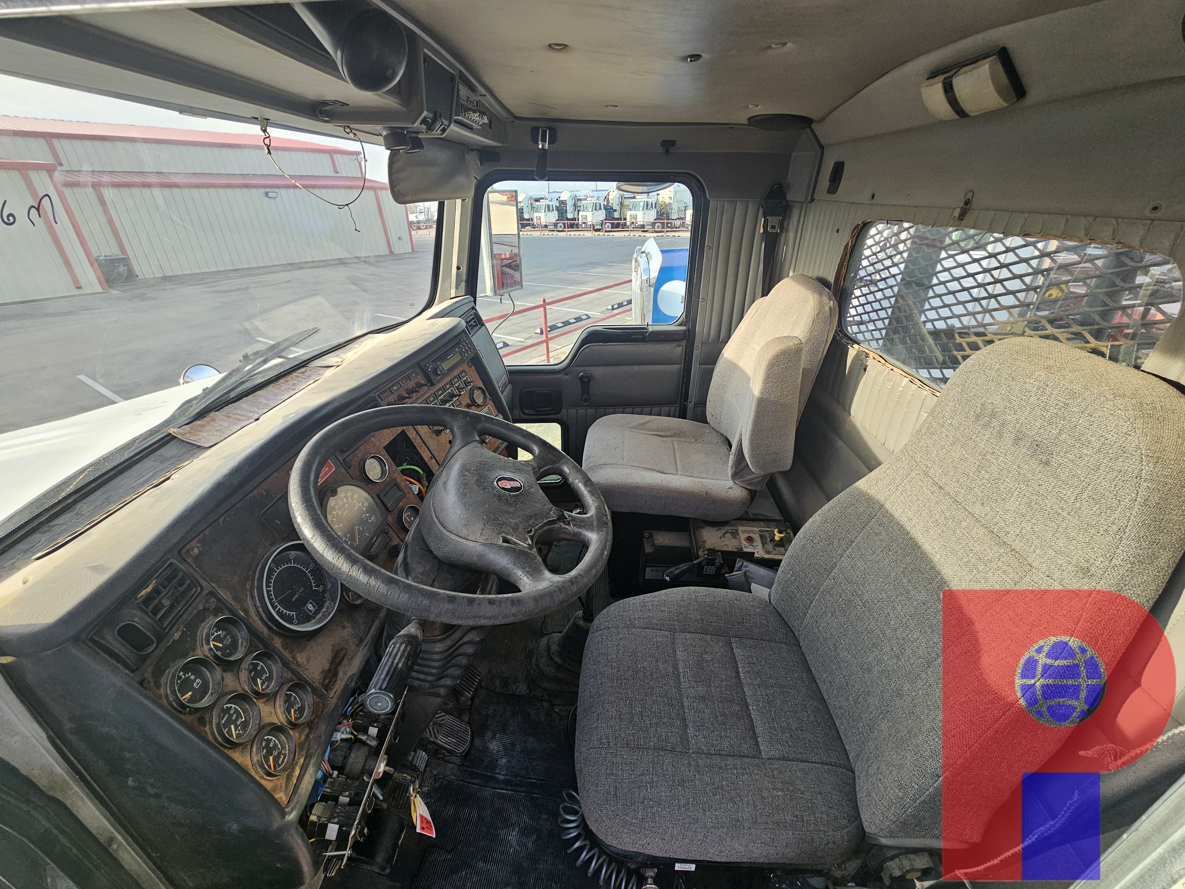 Used 2005 KENWORTH T800 T/A DAYCAB SLICKBACK WINCH TRUCK