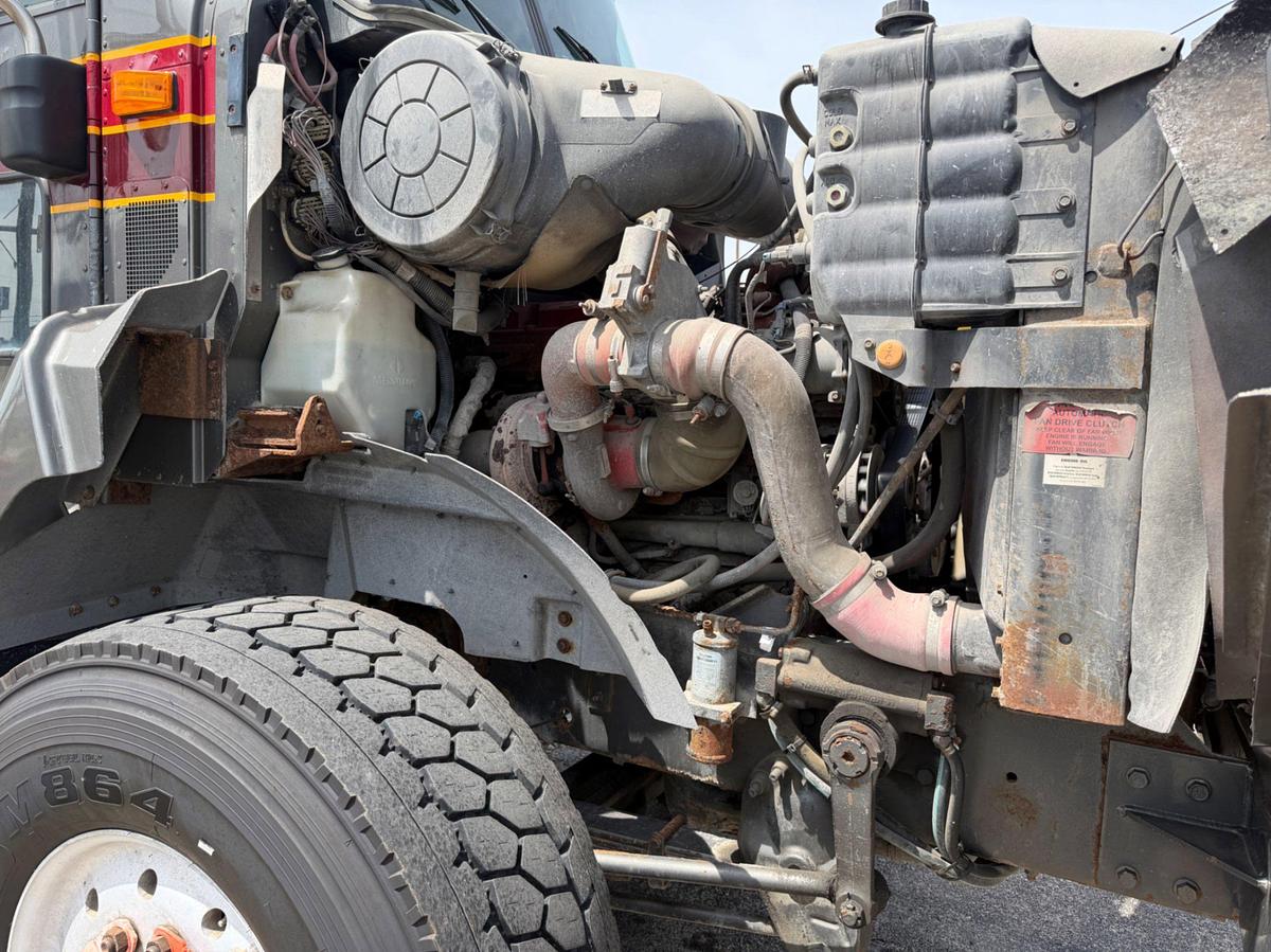 Used 2005 International Paystar 5600I Bobtail Bulk Cement Truck