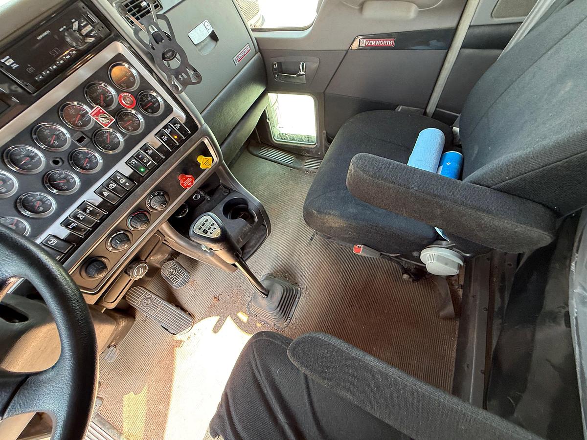 Used 2019 KENWORTH T800 TRI-DRIVE W/ PUSHER HEAVY HAUL TRUCK