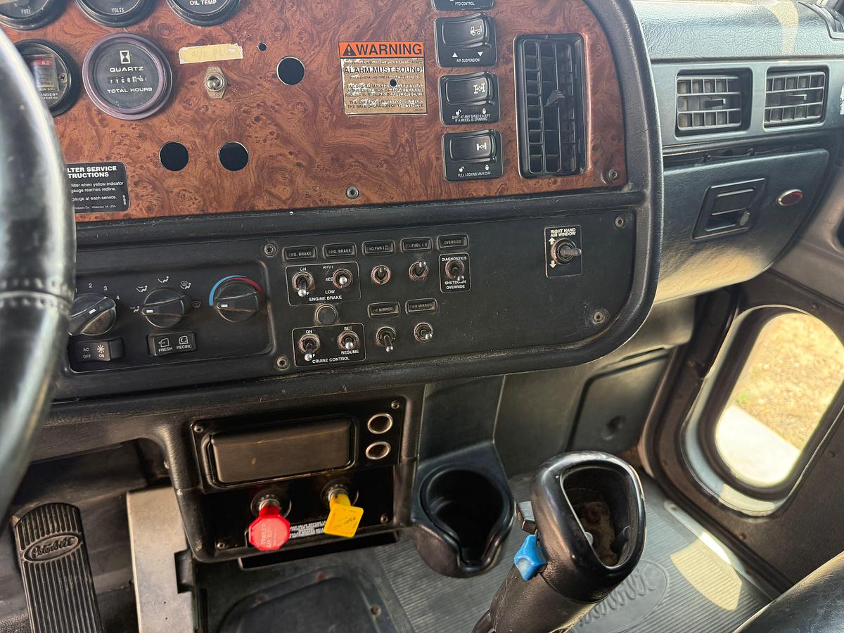 Used 2002 PETERBILT 379 T/A 36” SLEEPER TRUCK W/ VAC PUMP