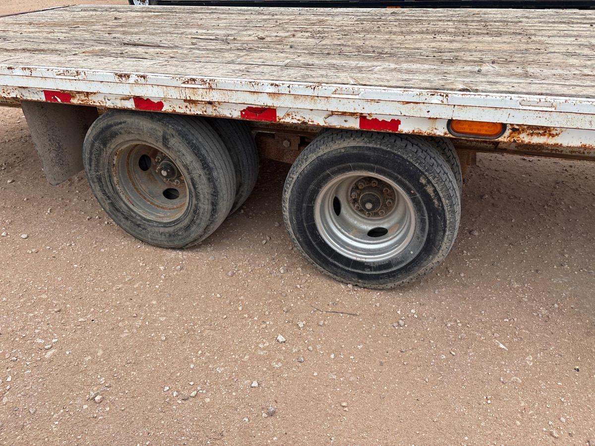 Used 2009 PJ TRAILERS 26’ X 102” T/A GOOSENECK TRAILER
