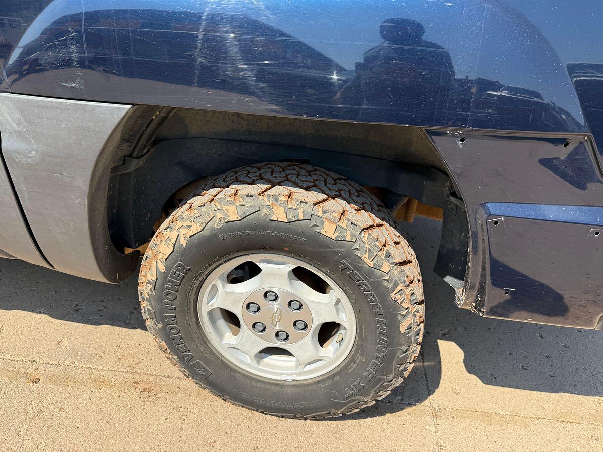 Used 2004 CHEVROLET AVALANCHE 2WD CREW CAB PICKUP TRUCK