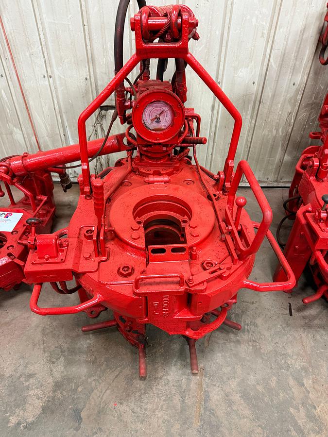 Used OIL COUNTRY 55000 HYDRAULIC POWER TONG W/ AIR BACK-UP