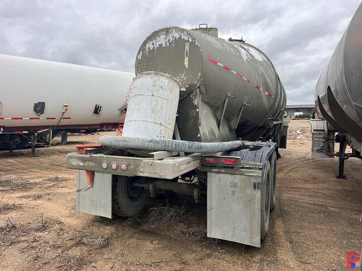 Used 1966 FRUEHAUF PNEUNATIC BULK TRAILER
