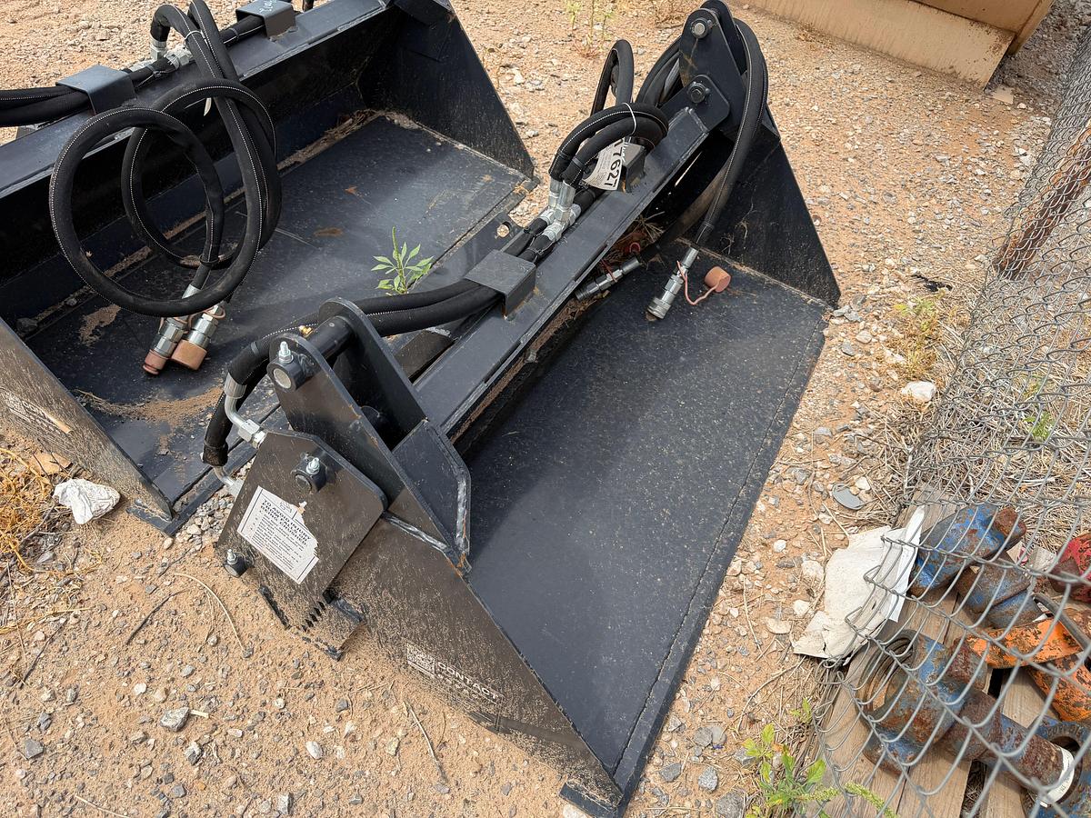 Used Unused 4-Way Mini Skid steer bucket