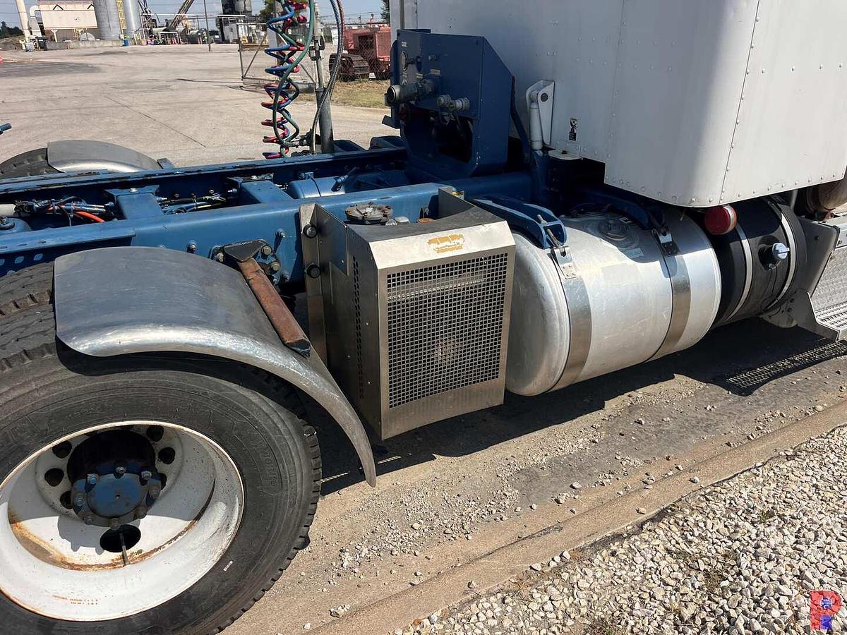 Used 2013 PETERBILT 367 T/A 36” SLEEPER TRUCK