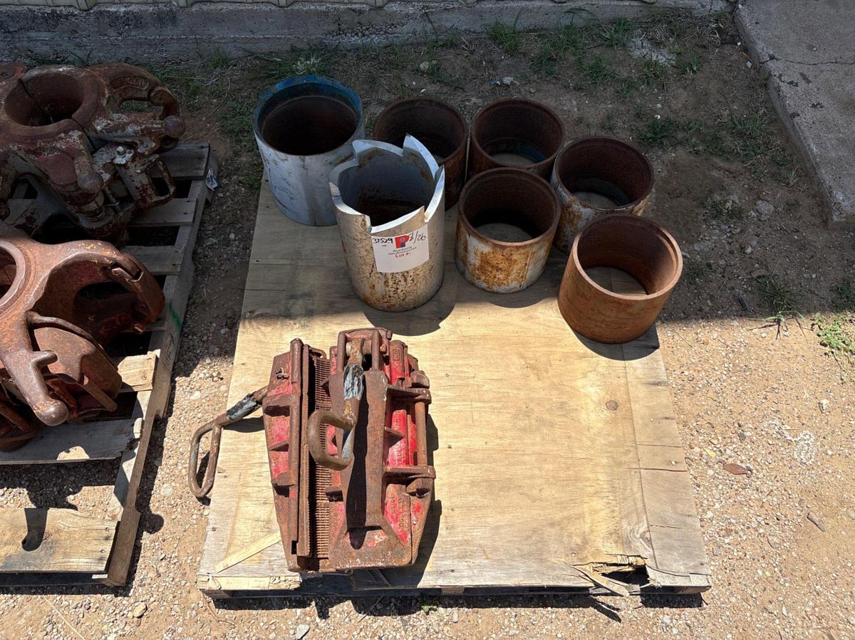 Used Set of wooley tool mfg 5-1/2 type B long DP slips & assorted thread protectors/ sawtooth guide