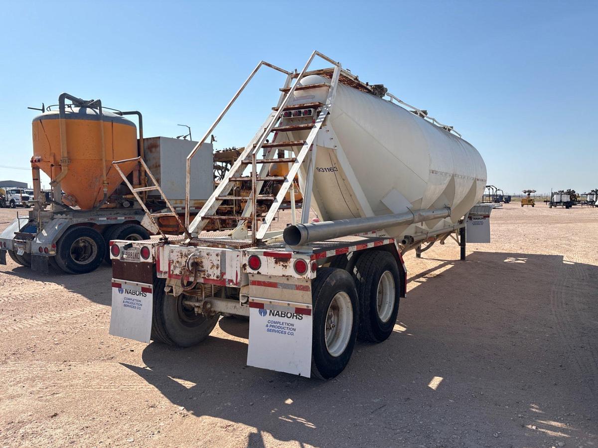 Used 1978 FRUEHAUF 985 CU. FT. T/A PNEUMATIC DRY BULK TANK TRAILER