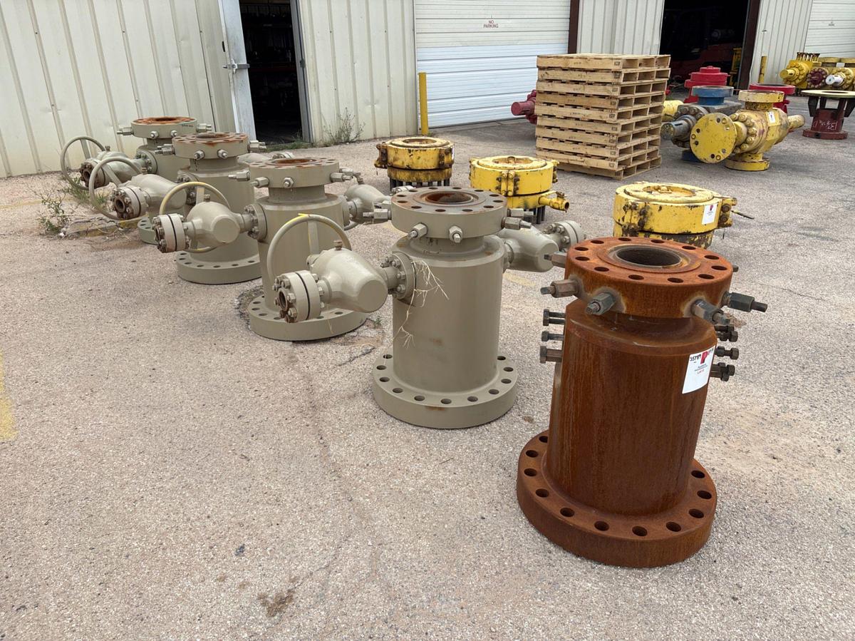 Used (5x$) (5) 7-1/16” x 13-5/8” tubing heads w/ 1-13/16” 10k gate valves