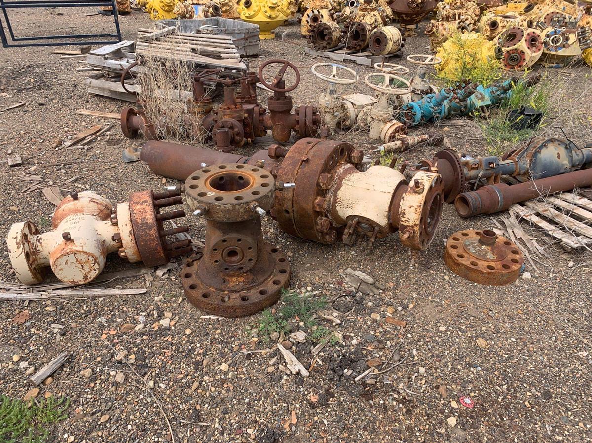 Used (30+) 7-1/16 Fluid Crosses and Wellheads