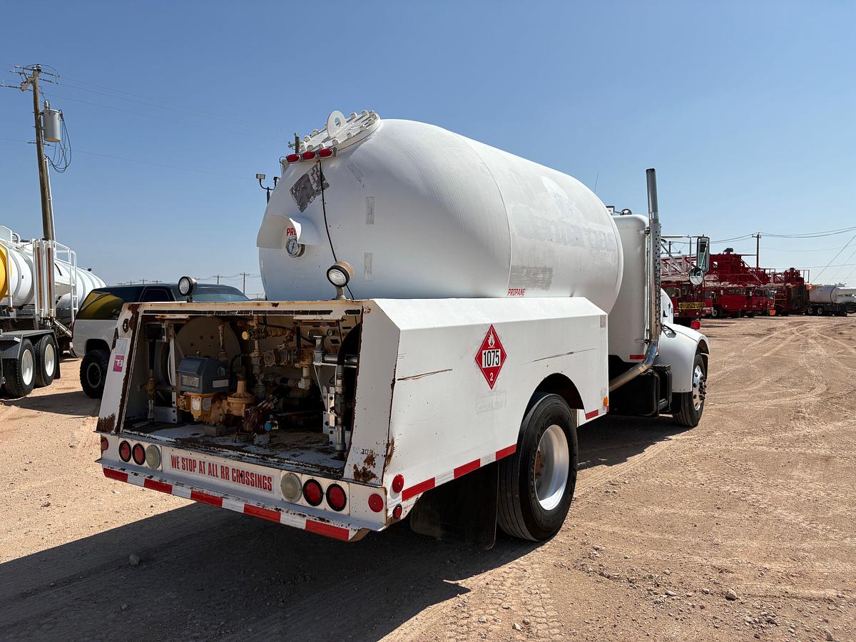Used 2004 PETERBILT 330 S/A DAYCAB PROPANE TRUCK