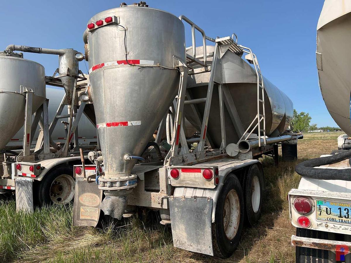 Used 1981 FREUHAUF MODEL: HAB-T2J 840 T/A PNEUMATIC TRAILER