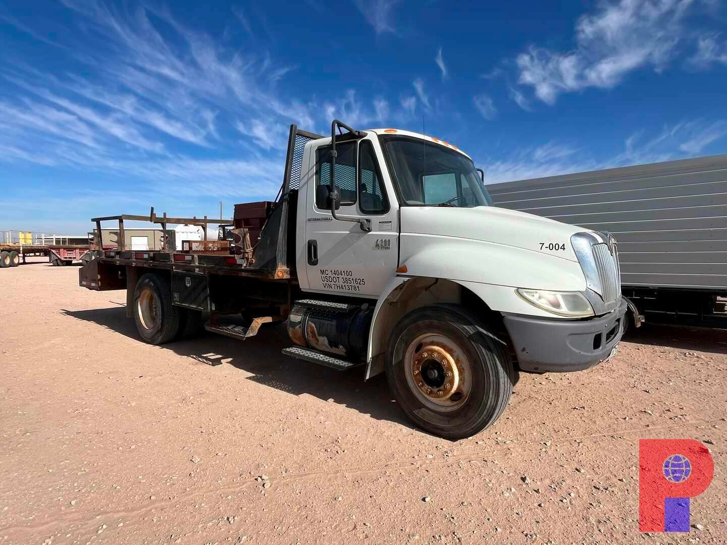 Used 2007 INTERNATIONAL  DURASTAR 4200 S/A DAYCAB FLATBED TRUCK