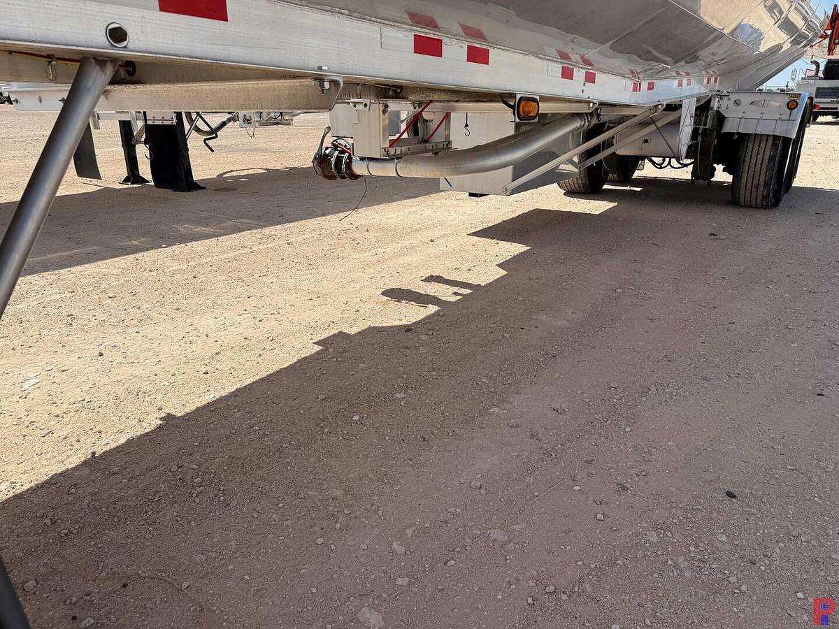 Used 2014 POLAR TANK 9,400 GAL. T/A FUEL TANK TRAILER