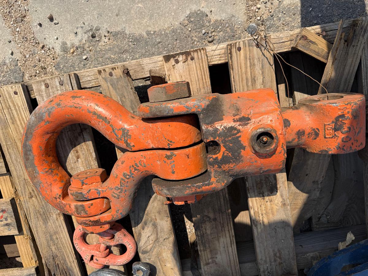 Used PALLET W/ (2) 30-Ton ROD CLEVIS’s, MCKISSICK 9/16”x 10” SGL SHEAVE 8-TON BLOCK, 18” CROWN SHEAVE, & RELATED