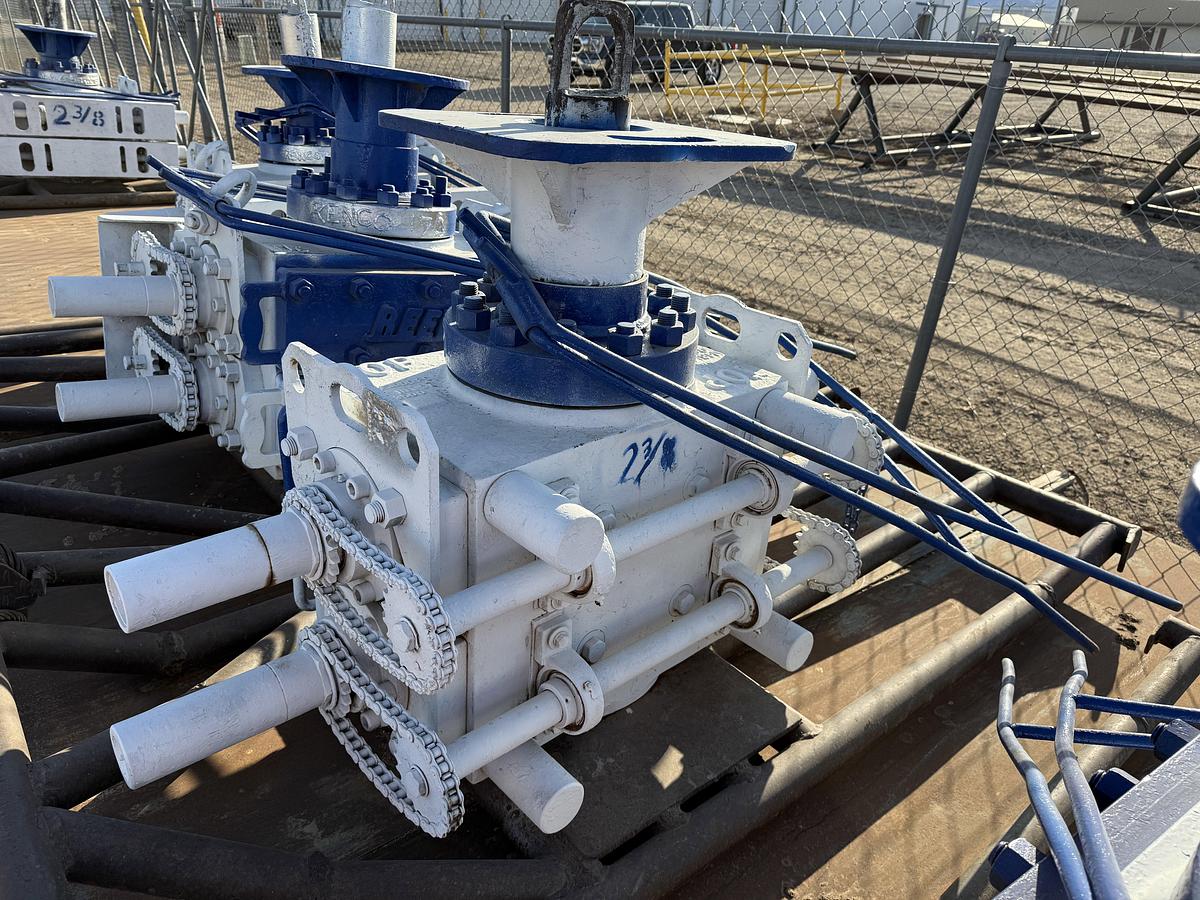 Used 7-1/16 3M X 3M 2-3/8 DBL MANUAL BLOWOUT PREVENTER