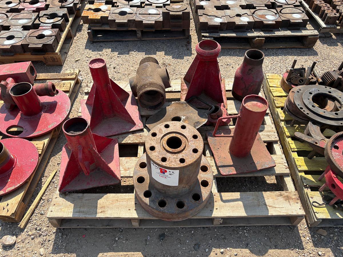 Used (2 pallets) w/ (4) jackstands, (1) single stud adapter, & assorted running plates
