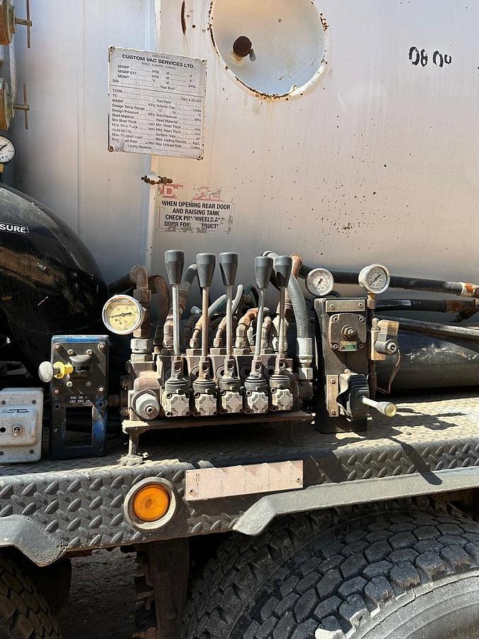 Used 2008 Peterbilt 367 Custom Vac Services HydroVac Truck