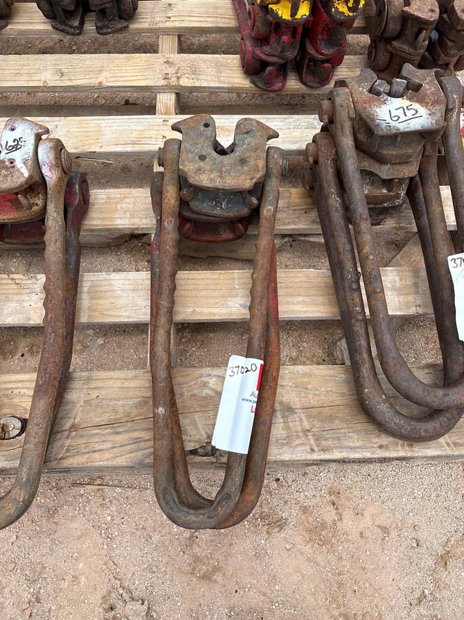 Used (2) OBANNON 7/8” rod elevators