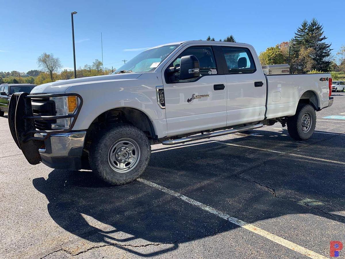Used 2017 FORD F-250 SUPER DUTY XL CREW CAB 4X4 PICKUP (GAS)