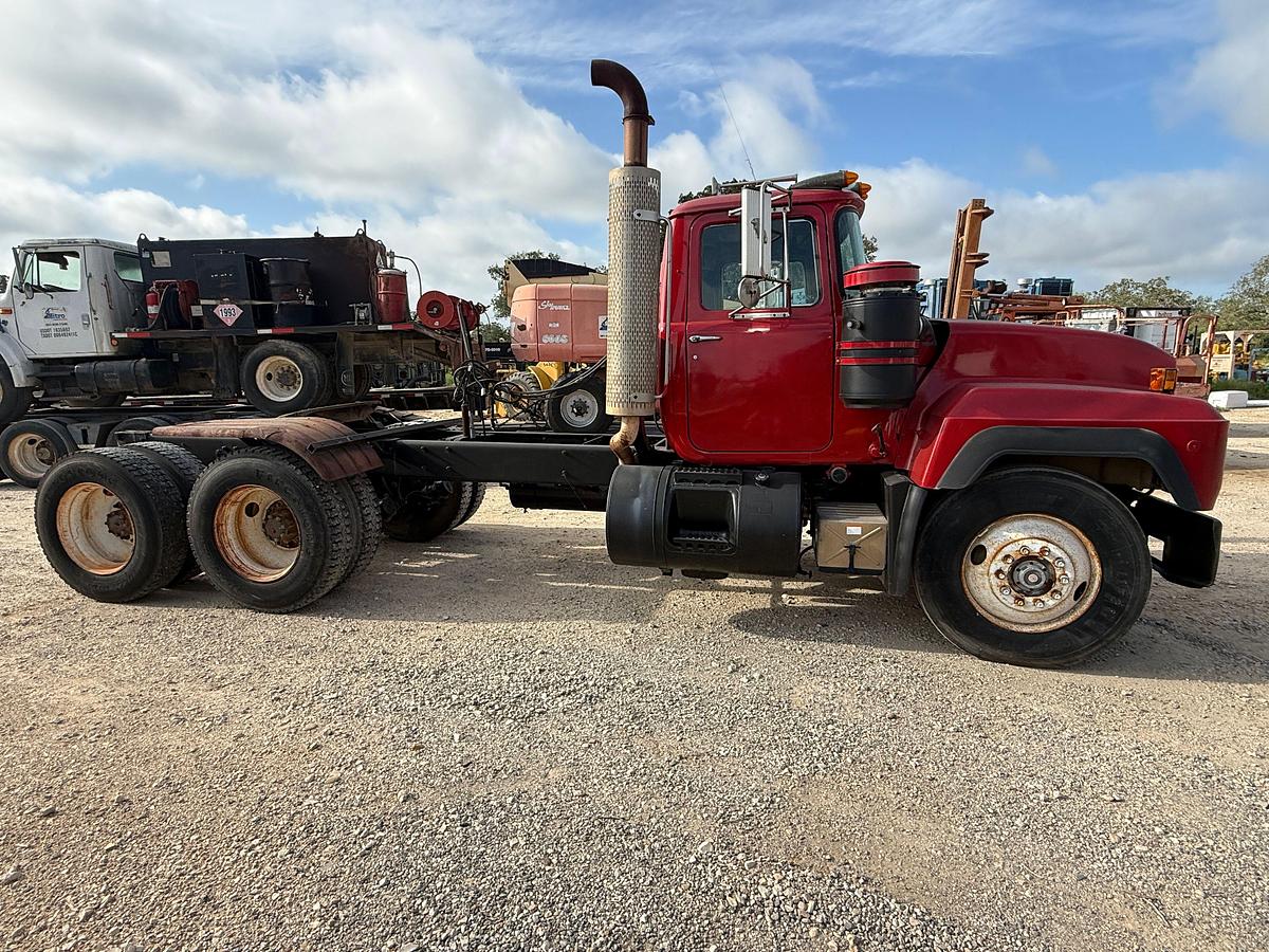 Used 1993 MACK RD690S T/A  DAYCAB TRUCK TRACTOR