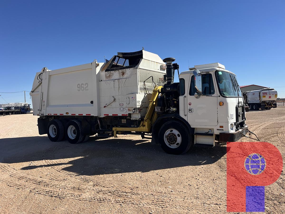Used 2014 AUTOCAR XPEDITOR T/A 29YD CAB OVER TRASH TRUCK