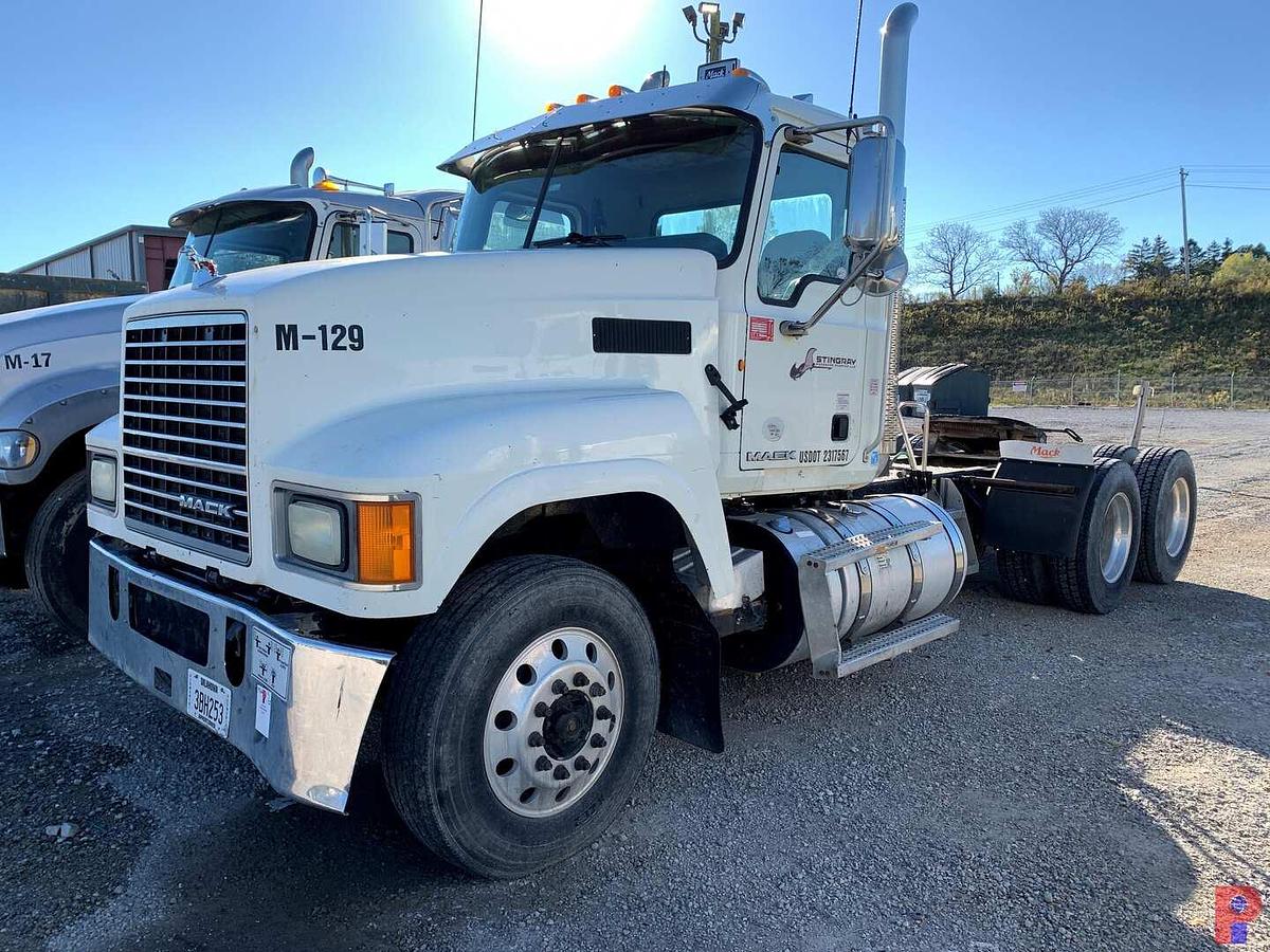 Used 2014 MACK PINNACLE