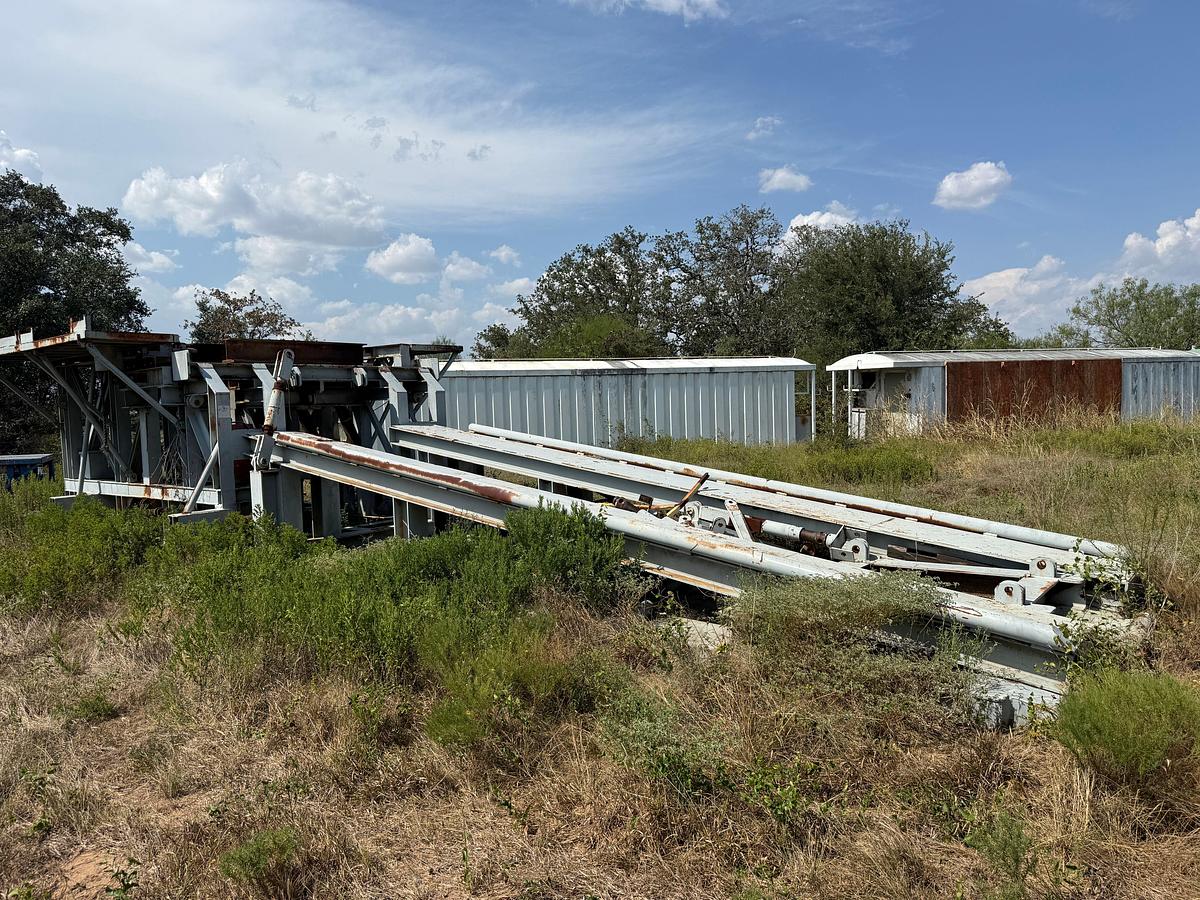 Used SPENCER-HARRIS MODEL 7000 TRAILER MTD DRILLING RIG & 14'L X 8'T X 16'W SUBSTRUCTURE W/ RAMP