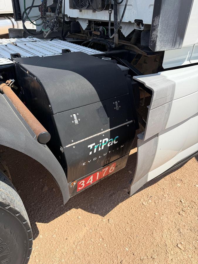 Used 2017 Volvo T/A Sleeper Haul Truck