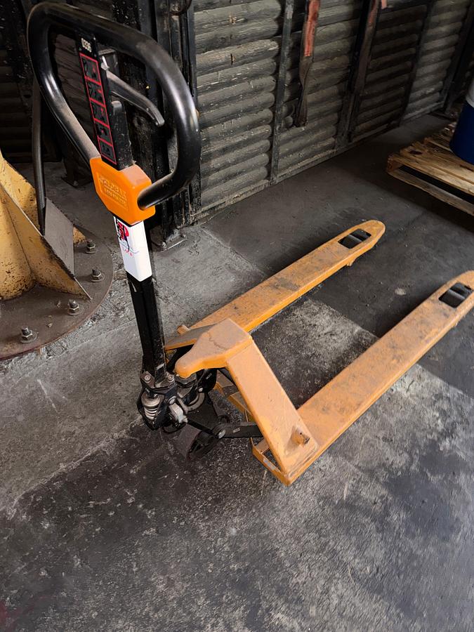 Used GLOBAL 5,500 LBS CAP PALLET JACK HAND TRUCK