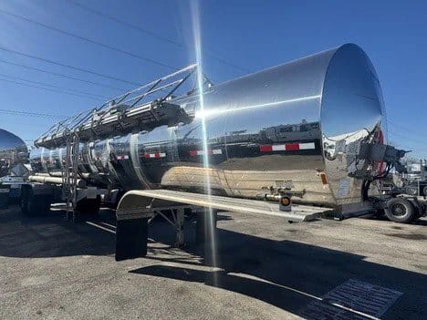 Used 2016 HEIL 7,000 GALLON DOT 407 CHEMICAL TANK TRAILER