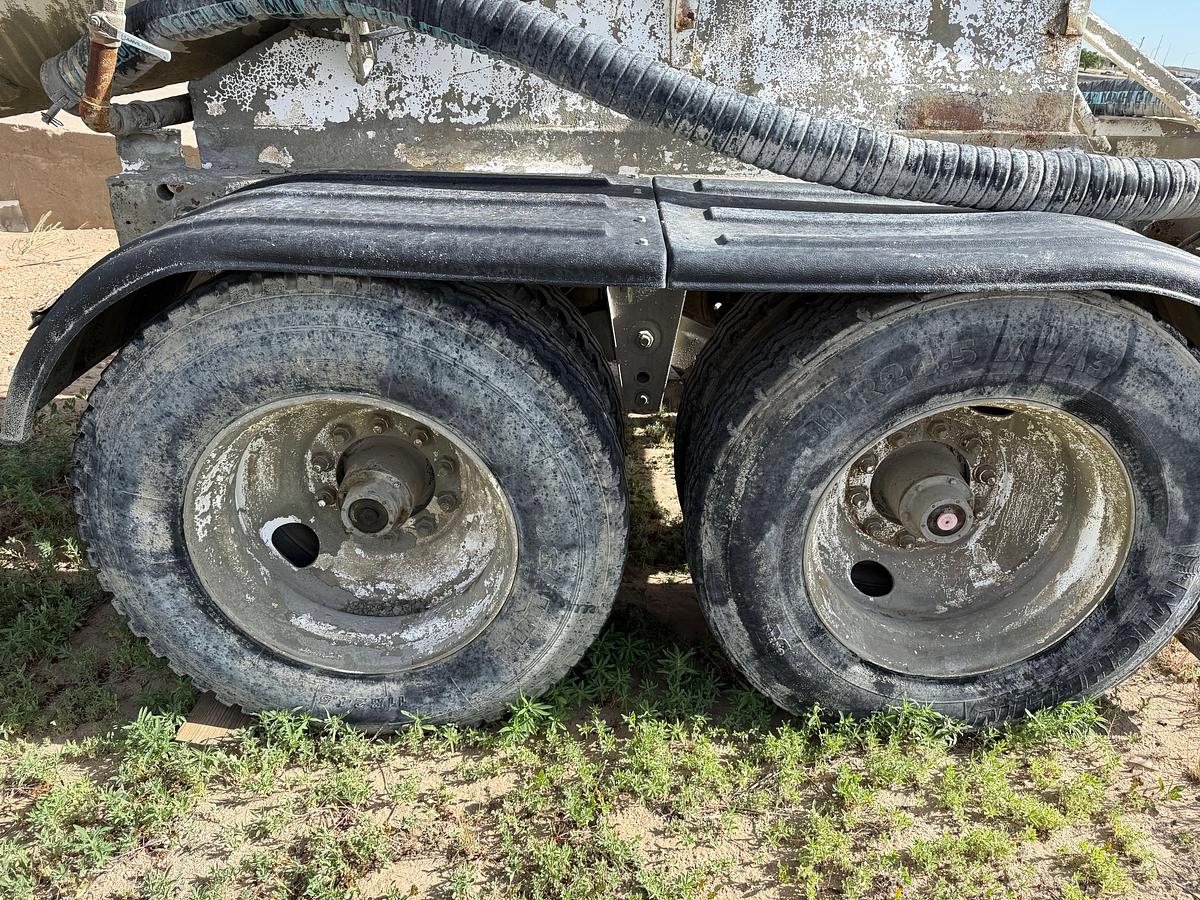 Used 1966 FRUEHAUF   T/A PNEUMATIC DRY BULK TRAILER