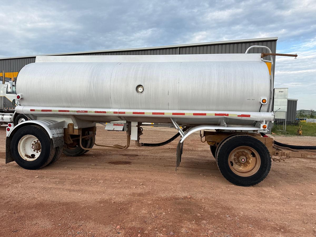 Used 5,250 GALLON ALUMINUM 2-AXLE TANK PUP TRAILER