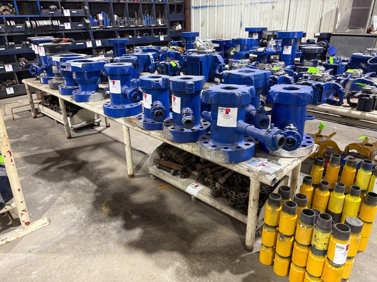Used 15’ x 2’4” x 2’ table style tool rack