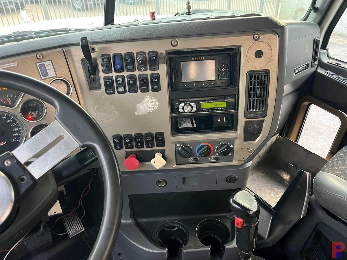 Used 2011 MACK PINNACLE T/A 60K HYD WINCH TRUCK