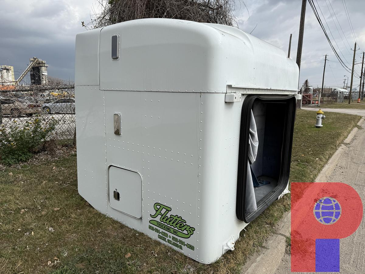 Used 63” PETERBILT SLEEPER W/ AIR RIDE COMPONENTS