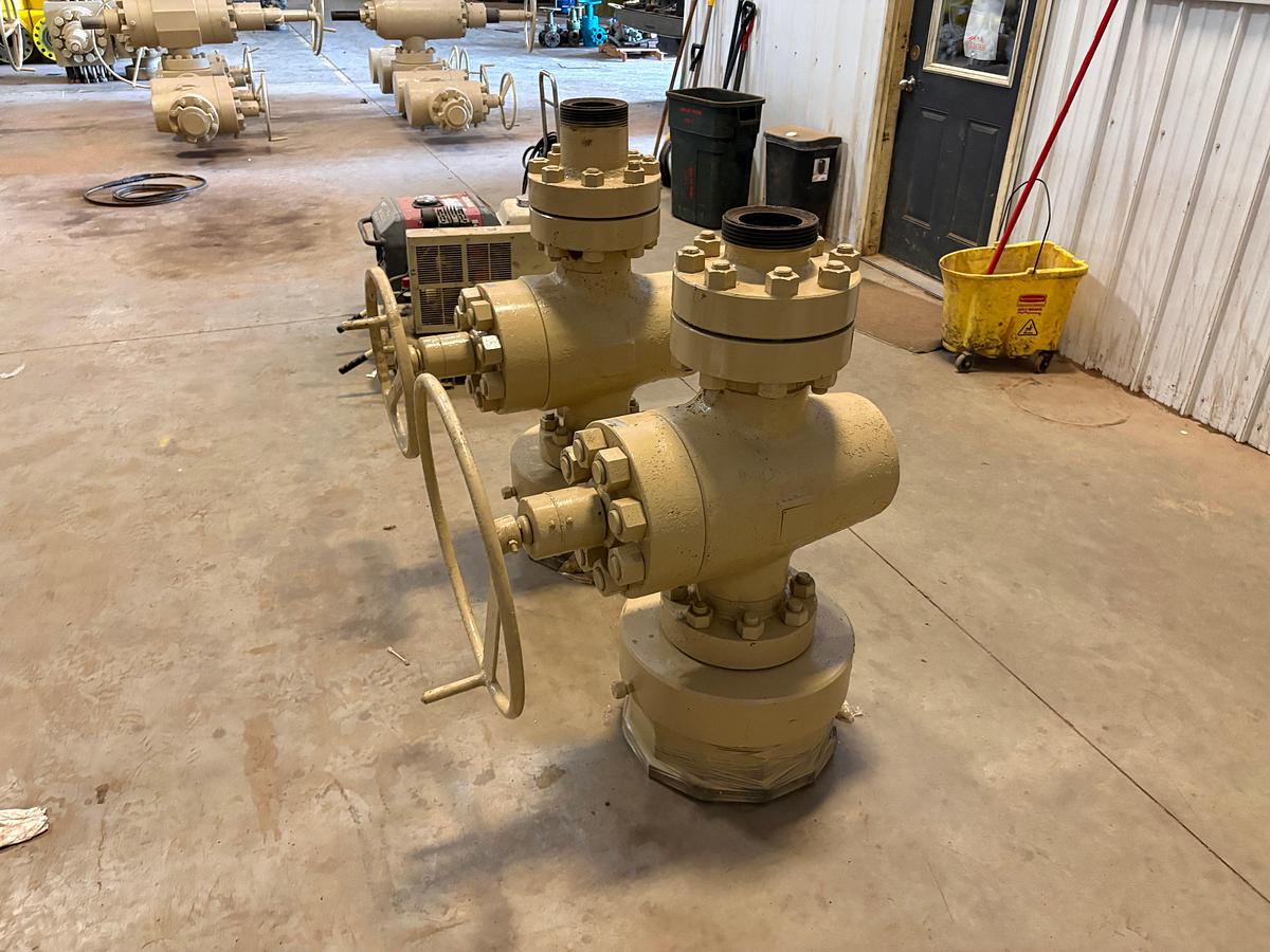 Used (2x$) 4-1/16” 10k gate valves w/ 4” x 7” DSAs