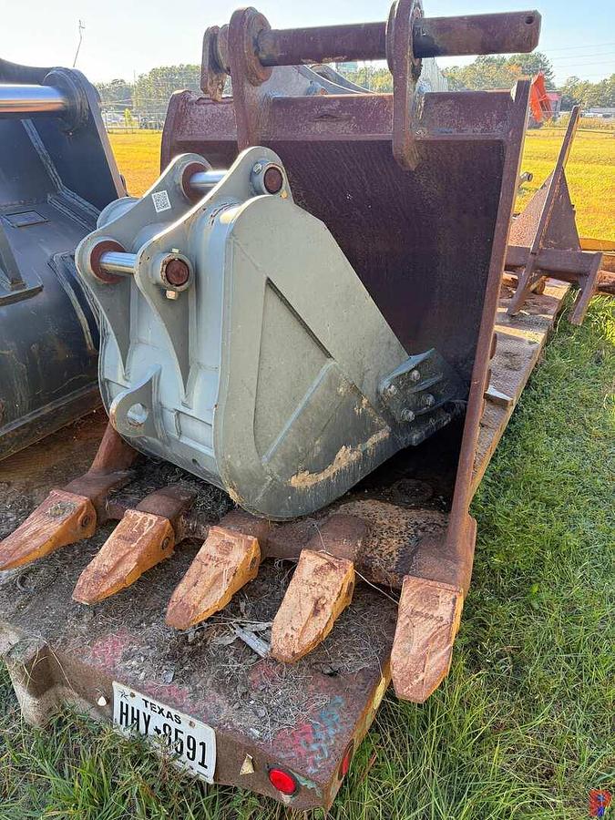Used LUIGONG 48” 5-TOOTH EXCAVATOR BUCKET