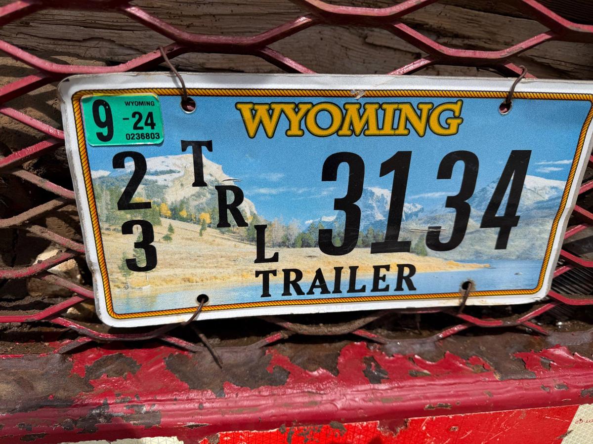 Used Scott’s 24’ Custom Dig House Trailer